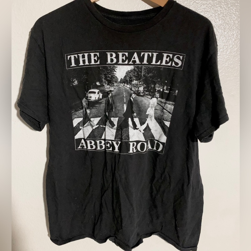 the beatles- black and white abbey road band tee